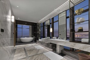 Bathroom - Hilton Suzhou Yinshan Lake (Suzhou)