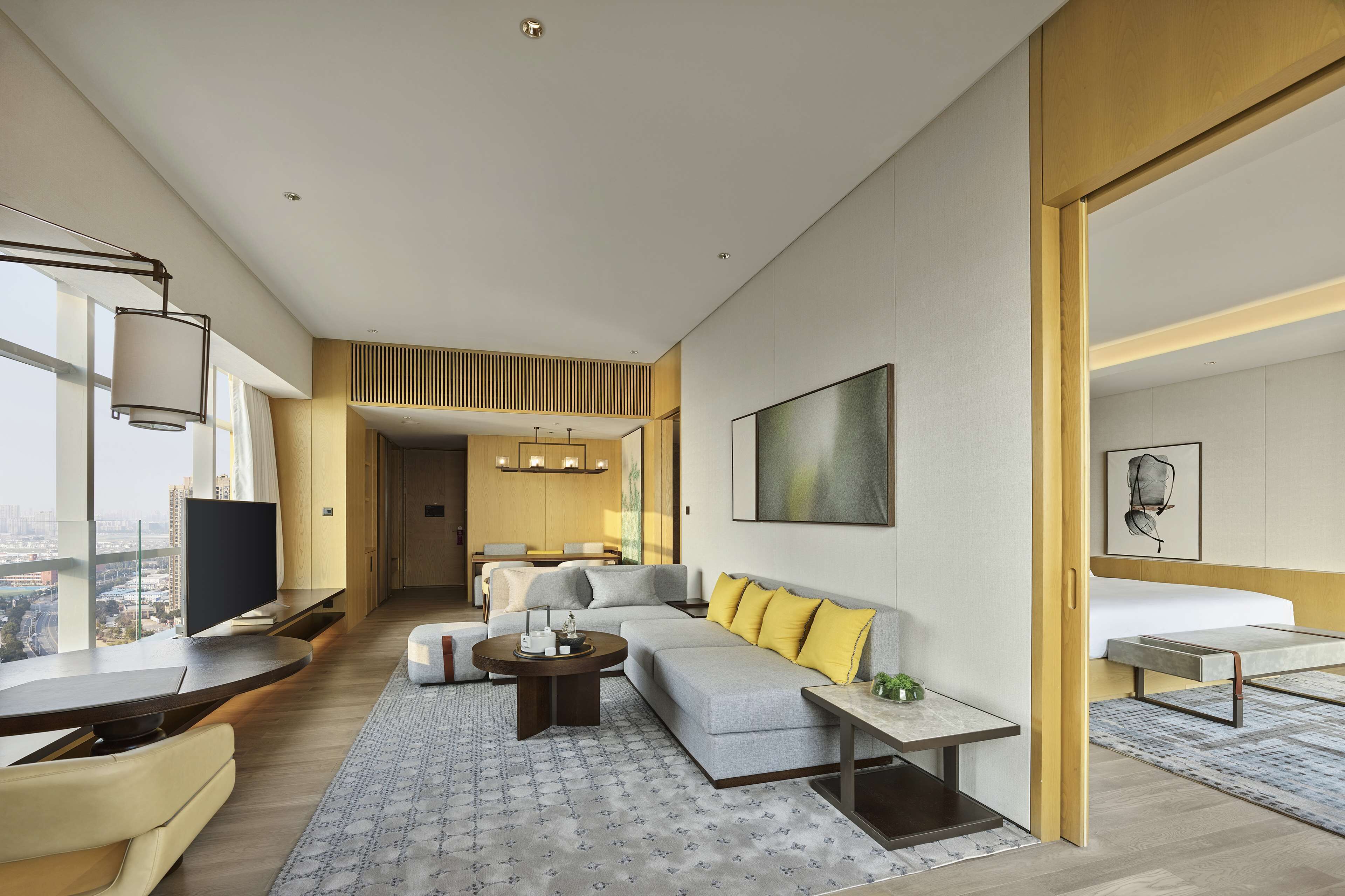 Deluxe Suite, 1 King Bed, Lake View | Living area