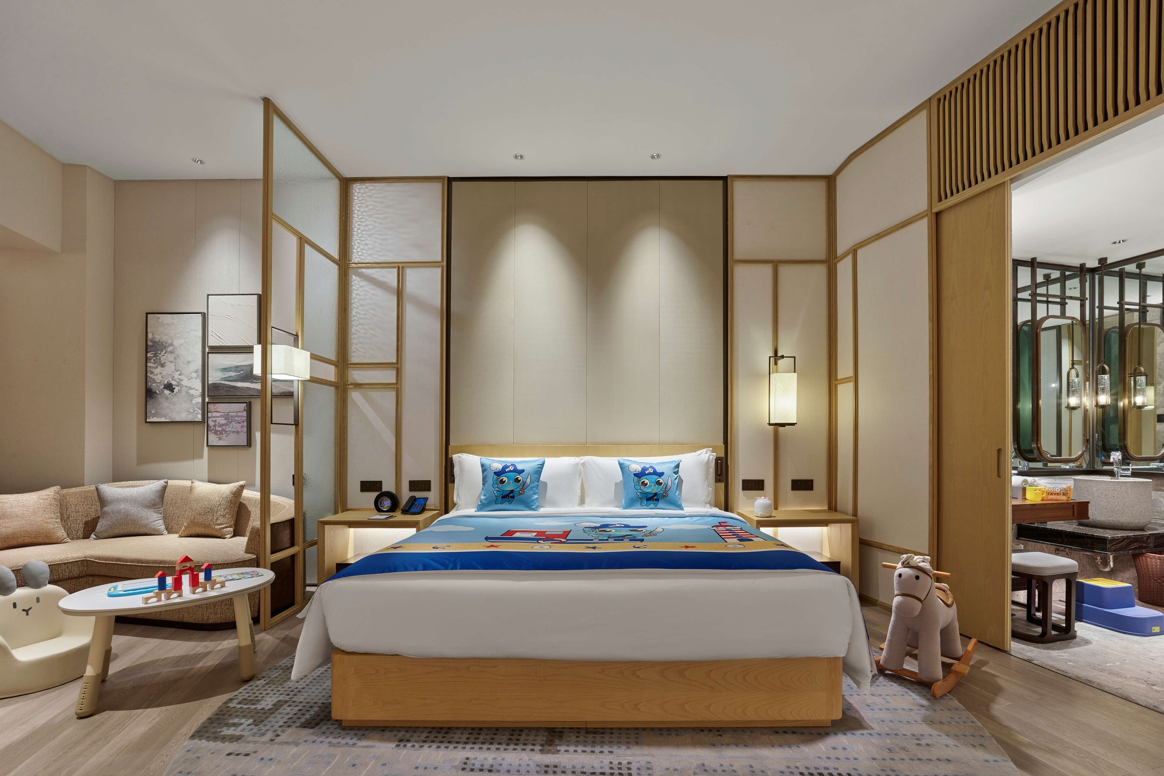 Camera, 1 letto king, vista lago | Copriletto in piuma, cassaforte in camera, con stile personalizzato