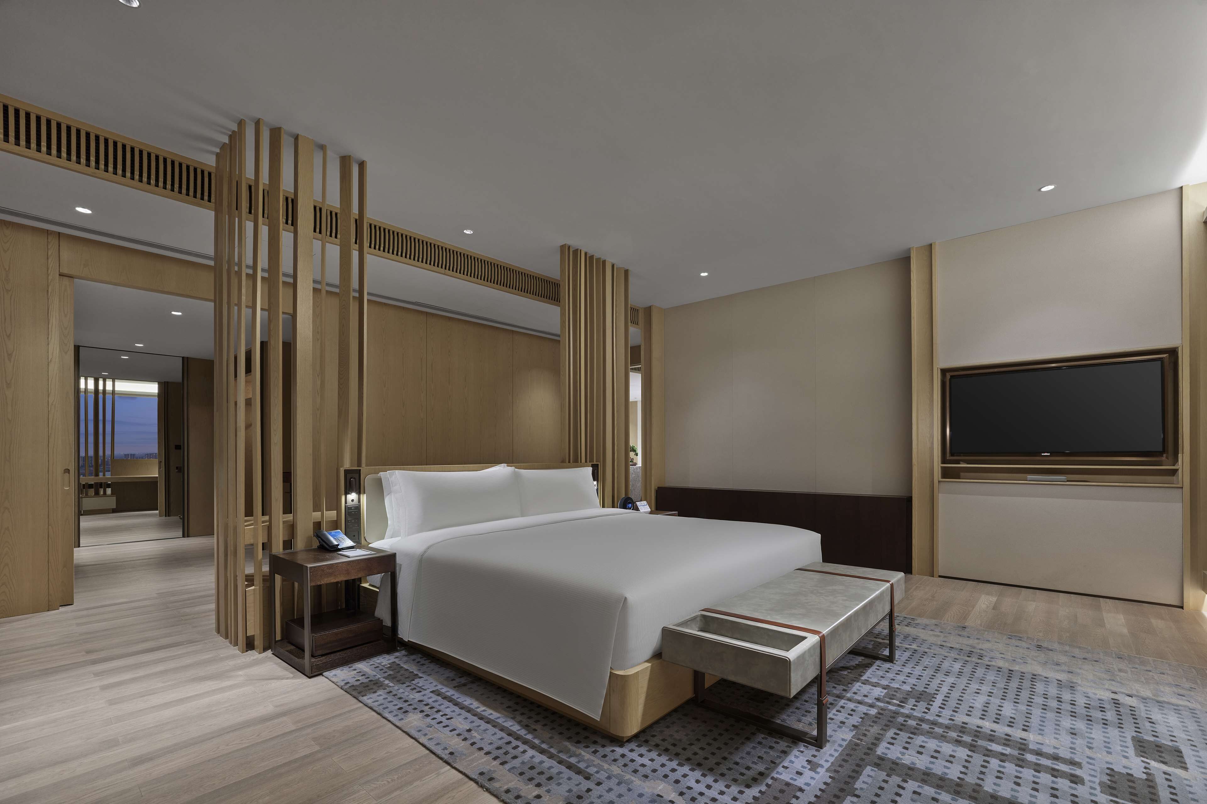 Premium Suite, 1 King Bed, Lake View