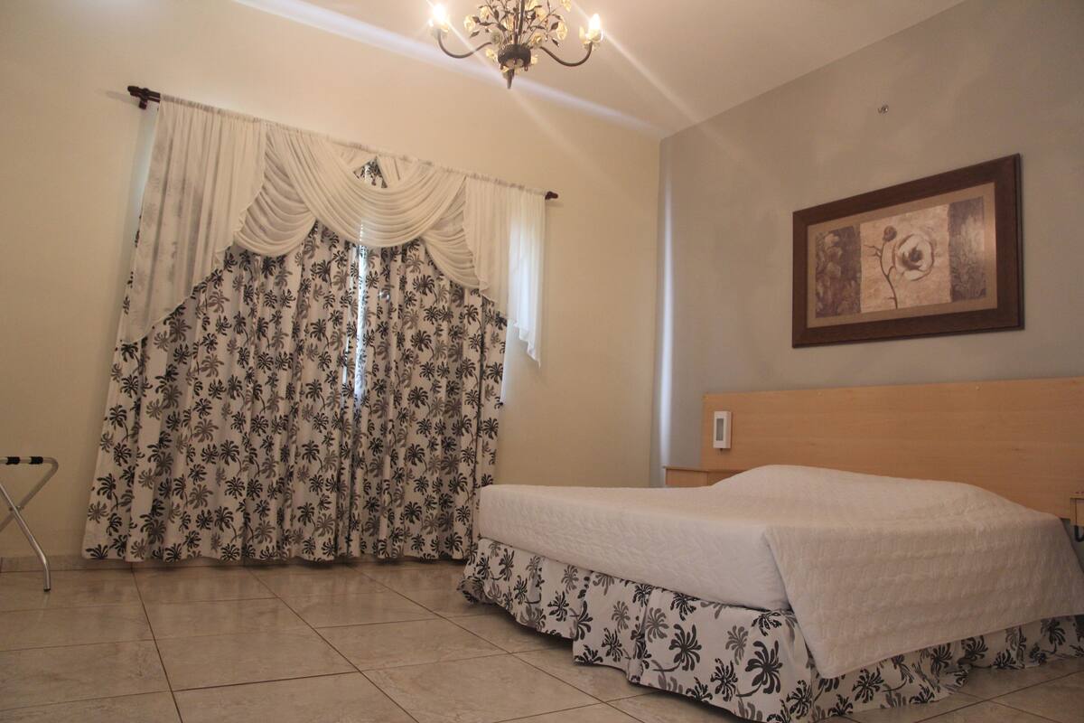 Luxury Double or Twin Room | Hypo-allergenic bedding available, desk, laptop workspace, WiFi (free)