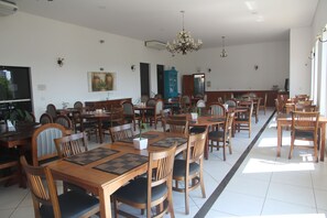 Tägliches inbegriffenes kontinentales Frühstück