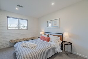 3 bedrooms, desk, iron/ironing board, travel crib