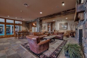 Condo, várias camas (Black Bear 2 Bed 2 Bath BBCS) | Parte interna