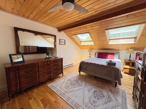 4 habitaciones, tabla de planchar con plancha y cuna de viaje 