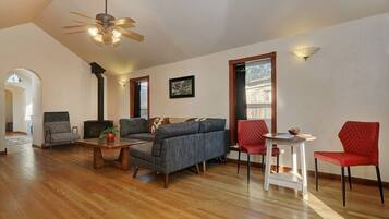 TV connectée, cheminée, baby-foot