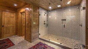Ensemble douche/baignoire, baignoire Ă jets, sĂšche-cheveux
