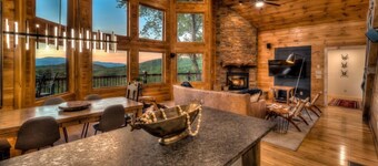 Carpe Diem | Dog Friendly | Long Range Views | Hot Tub | Fire pit | Close to town