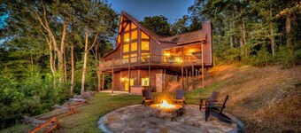 Carpe Diem | Dog Friendly | Long Range Views | Hot Tub | Fire pit | Close to town