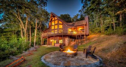 Carpe Diem | Dog Friendly | Long Range Views | Hot Tub | Fire pit | Close to town