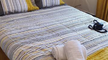 2 bedrooms, iron/ironing board, bed sheets