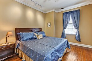 3 slaapkamers, een strijkplank/strijkijzer, gratis wifi, beddengoed