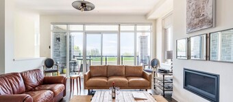 Grand Waterfront Retreat – Under 1hr from Toronto