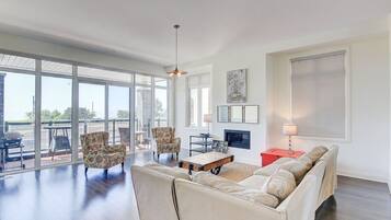 TV, fireplace, stereo