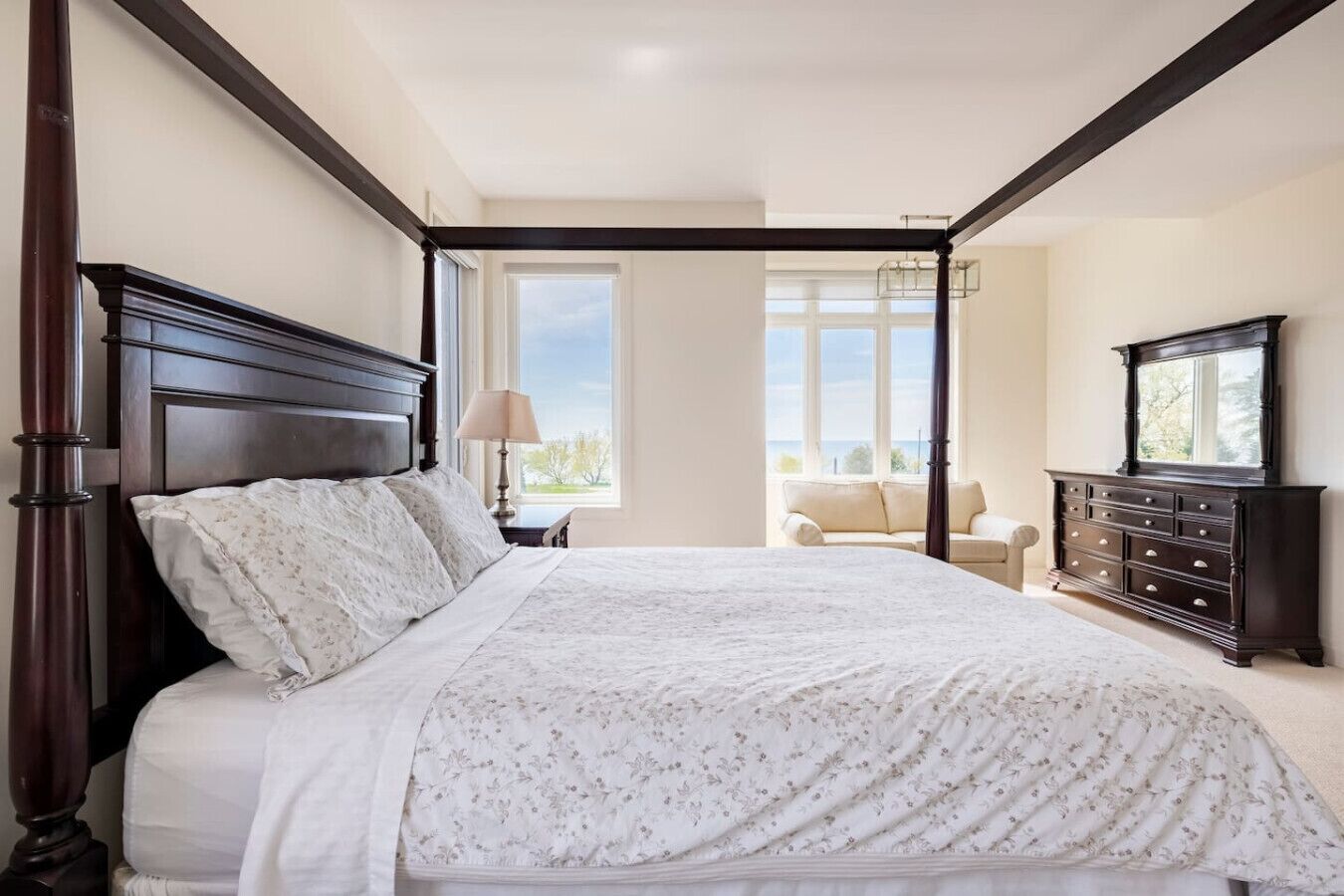 5 bedrooms, desk, iron/ironing board, WiFi