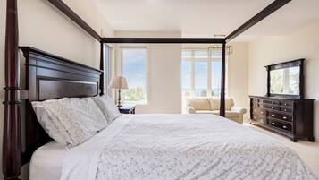 4 bedrooms, desk, iron/ironing board, WiFi