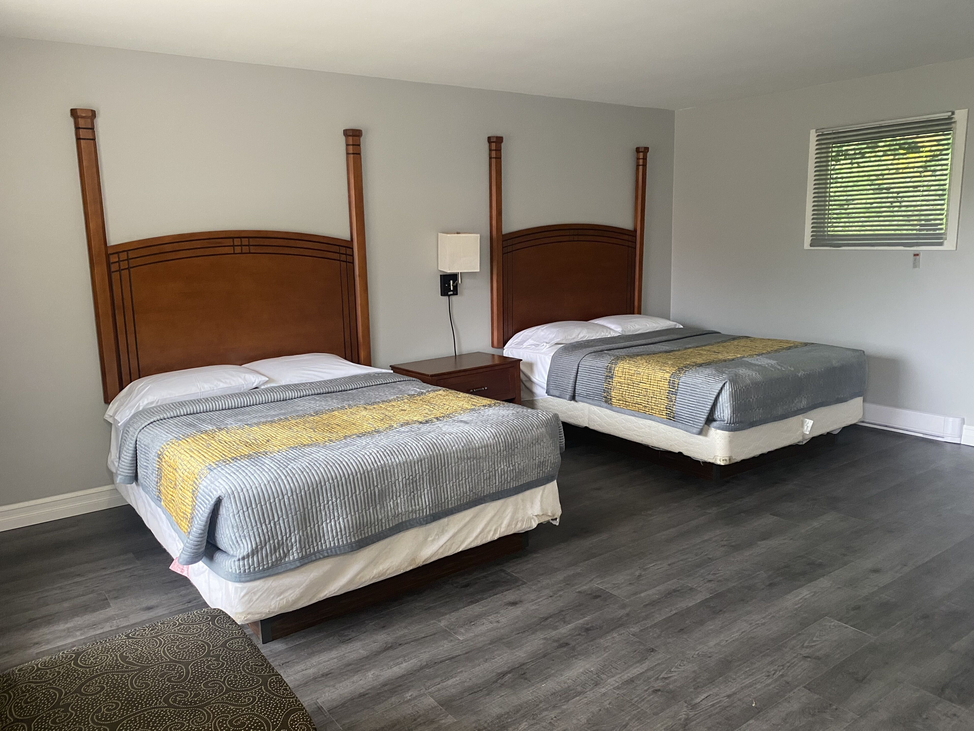 42 吋LCD 電視連有線電視頻道、電視