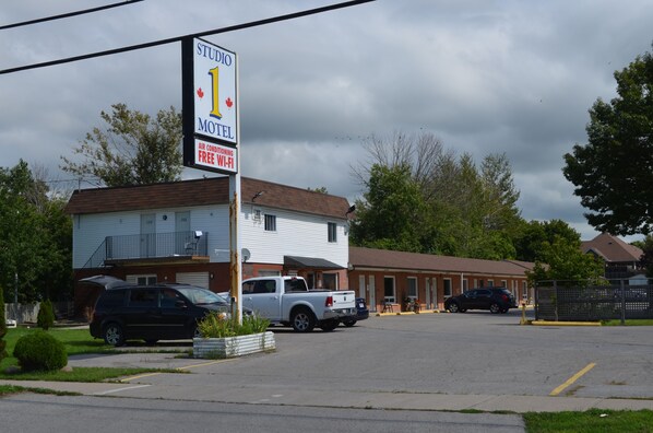 Front of property - Studio 1 Motel (Cobourg)