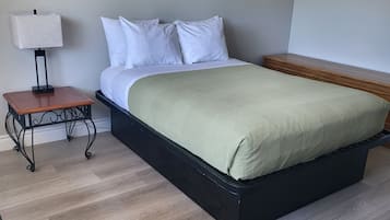 Chambre simple de base | Rideaux d’obscurcissement, accès au Wi-Fi (inclus), literie fournie