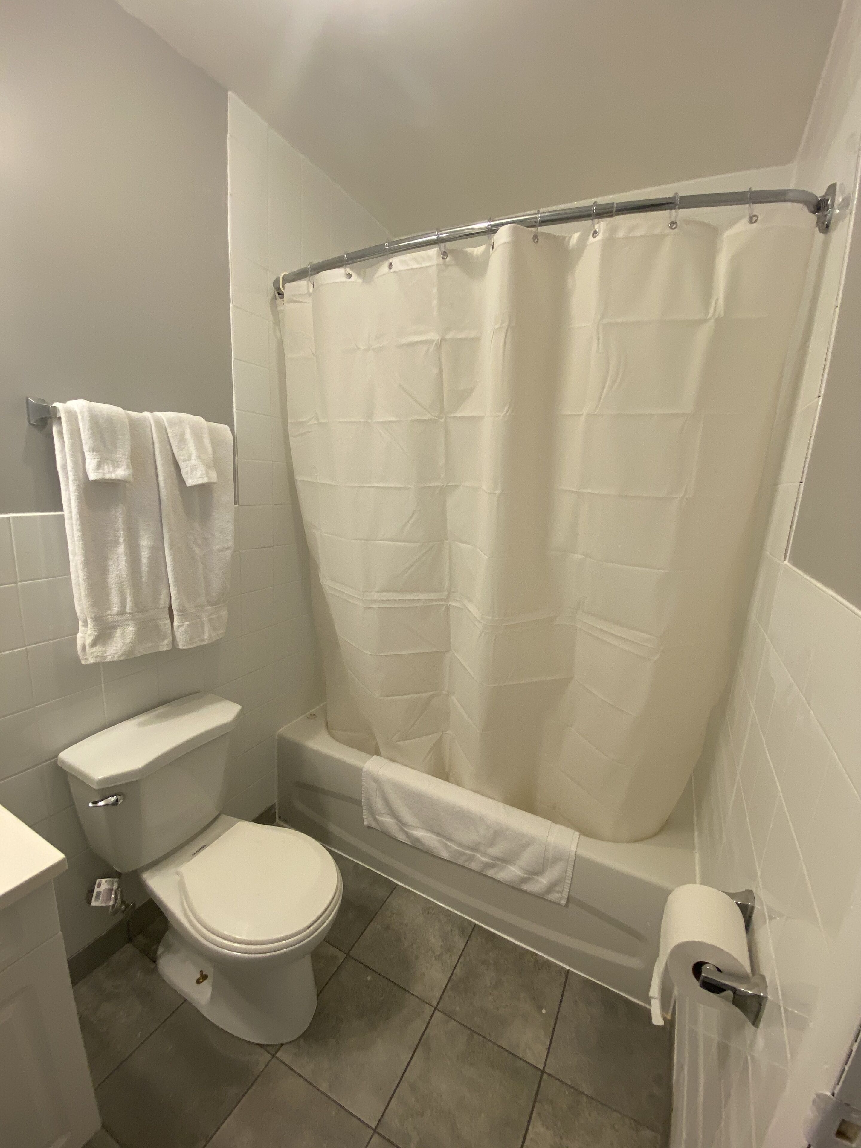 Standard Double Room | Bathroom amenities | Towels, soap, shampoo, toilet paper