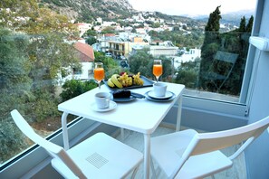 Dining - Spilgaia_Stone apt in Spili for 2, with spectacular views! (Spili)
