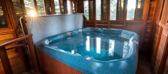 Beautiful Modern Home under the Ponderosa Pines - AC - Hot Tub - Fast Wifi