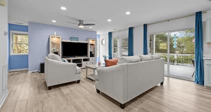 Captain’s Quarters - Private Beach Access!