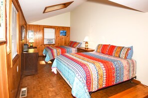 2 Schlafzimmer, Schreibtisch, Reisekinderbett, Internetzugang