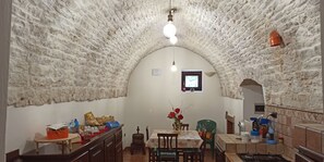 Frigorifero, forno, piano cottura, lavastoviglie