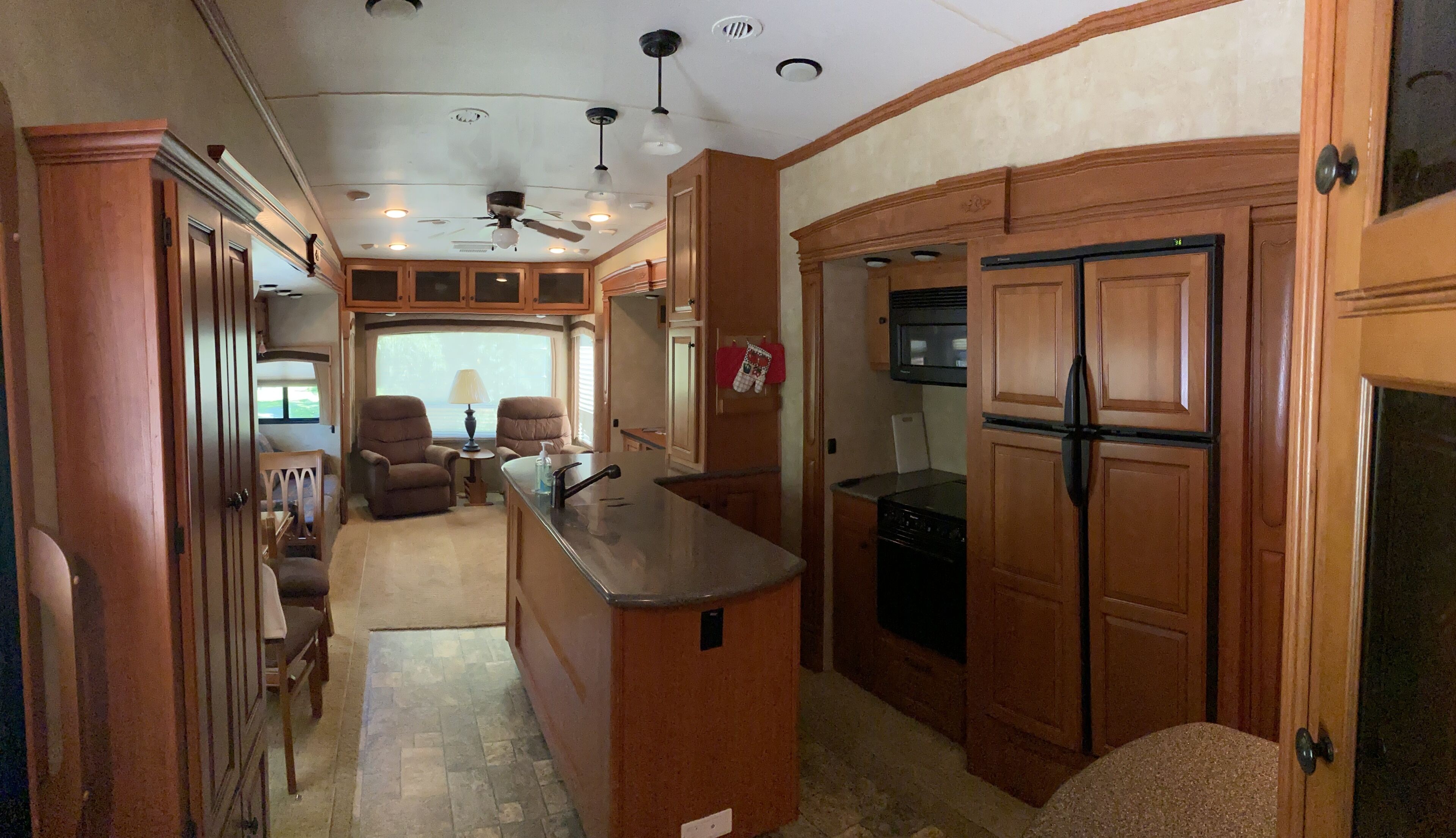 Spacious Modern Waterfront RV