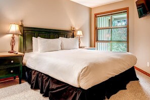 2 bedrooms, iron/ironing board, internet, bed sheets