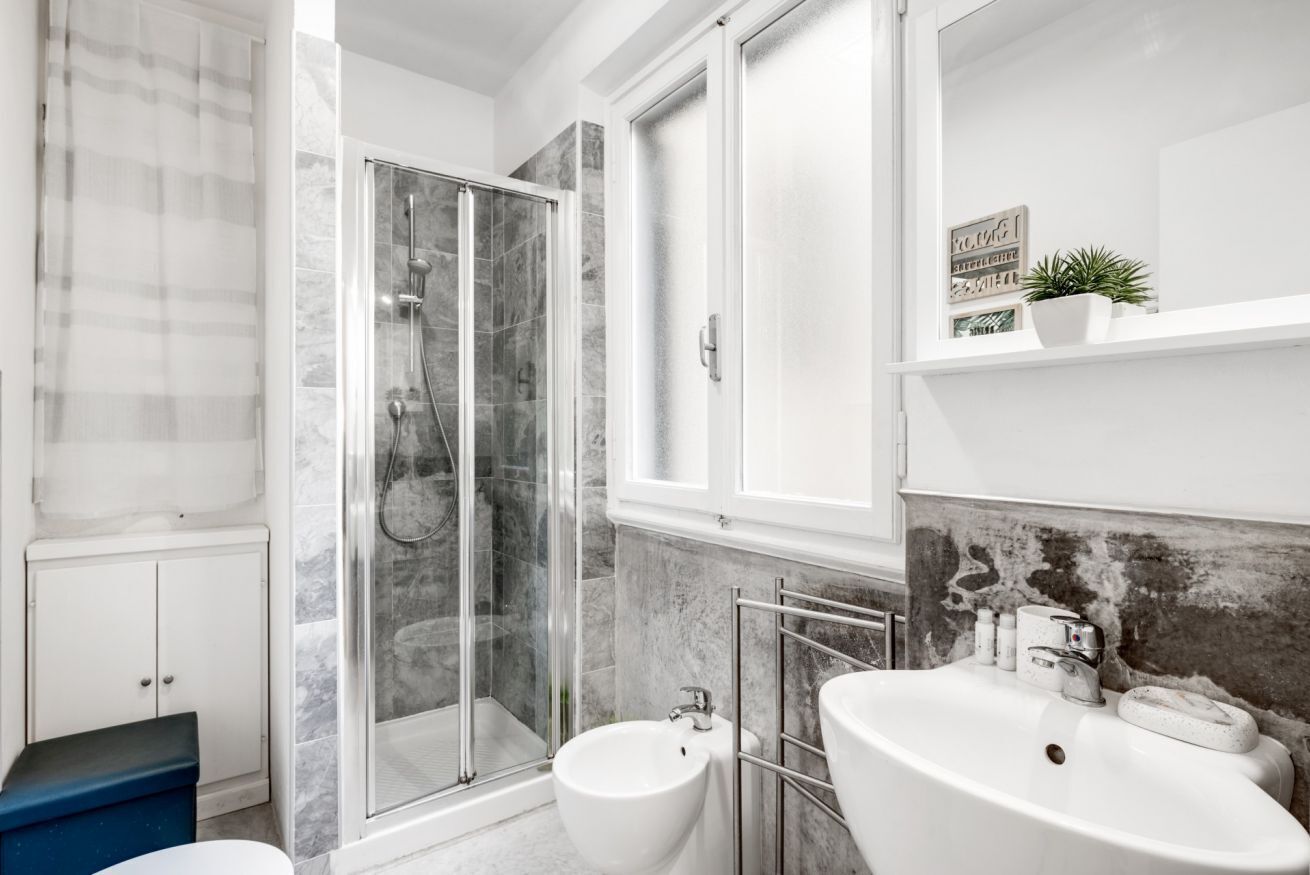Een douche, een haardroger, een bidet