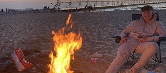 Best of Both Worlds! 5th Avenue Beach and Downtown Within Walking Distance!!