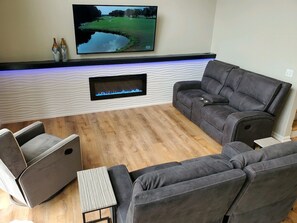 Smart-TV, Kamin, Videospiele