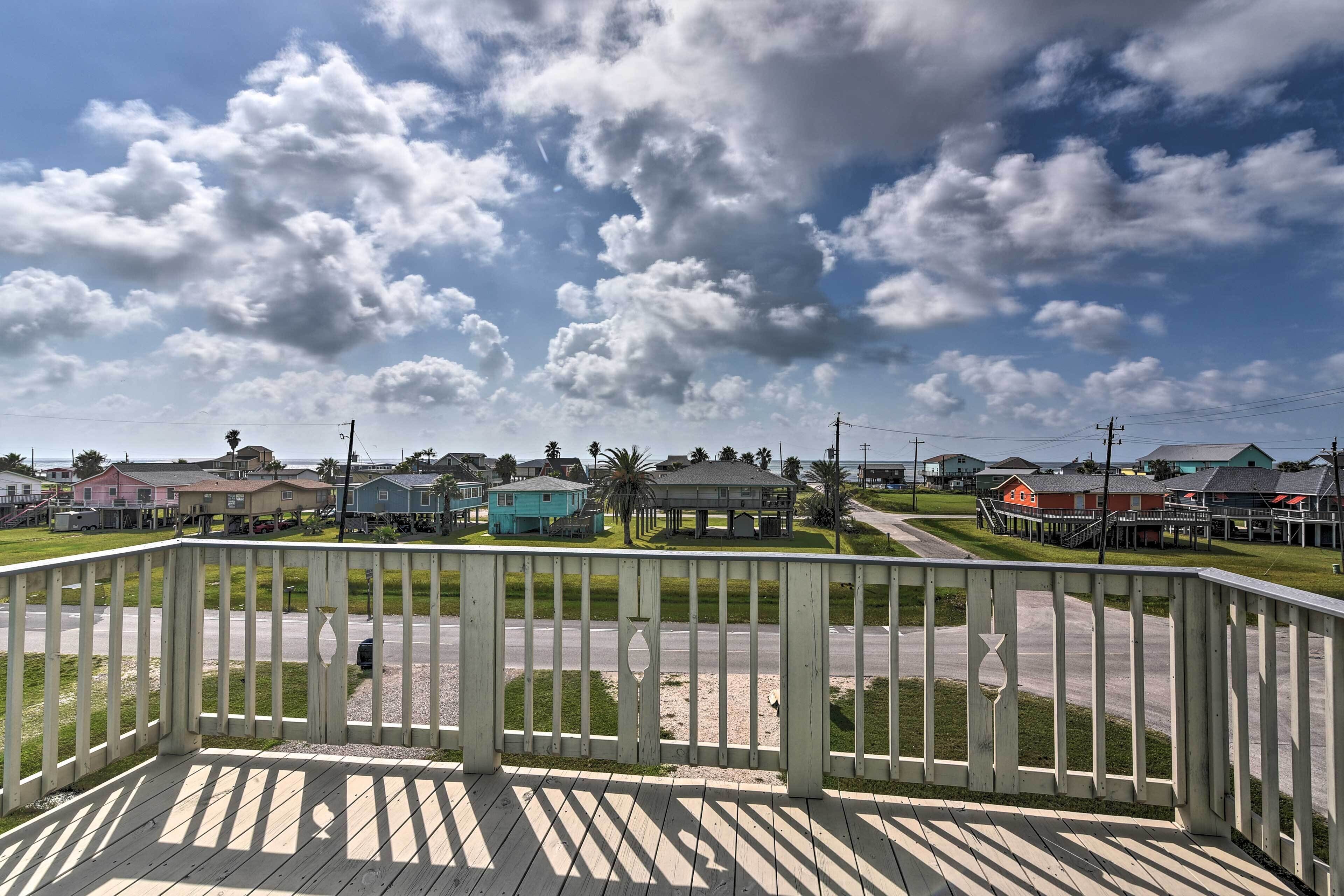 Surfside Beach Family Home: 2 Blocks to Gulf!