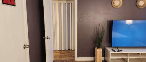 1 bedroom, desk, free WiFi, bed sheets