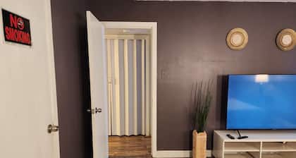 Entire Apartment with smart lock. Flex entry