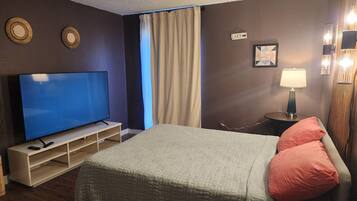 1 bedroom, desk, free WiFi, bed sheets