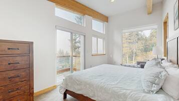 3 bedrooms, internet, bed sheets