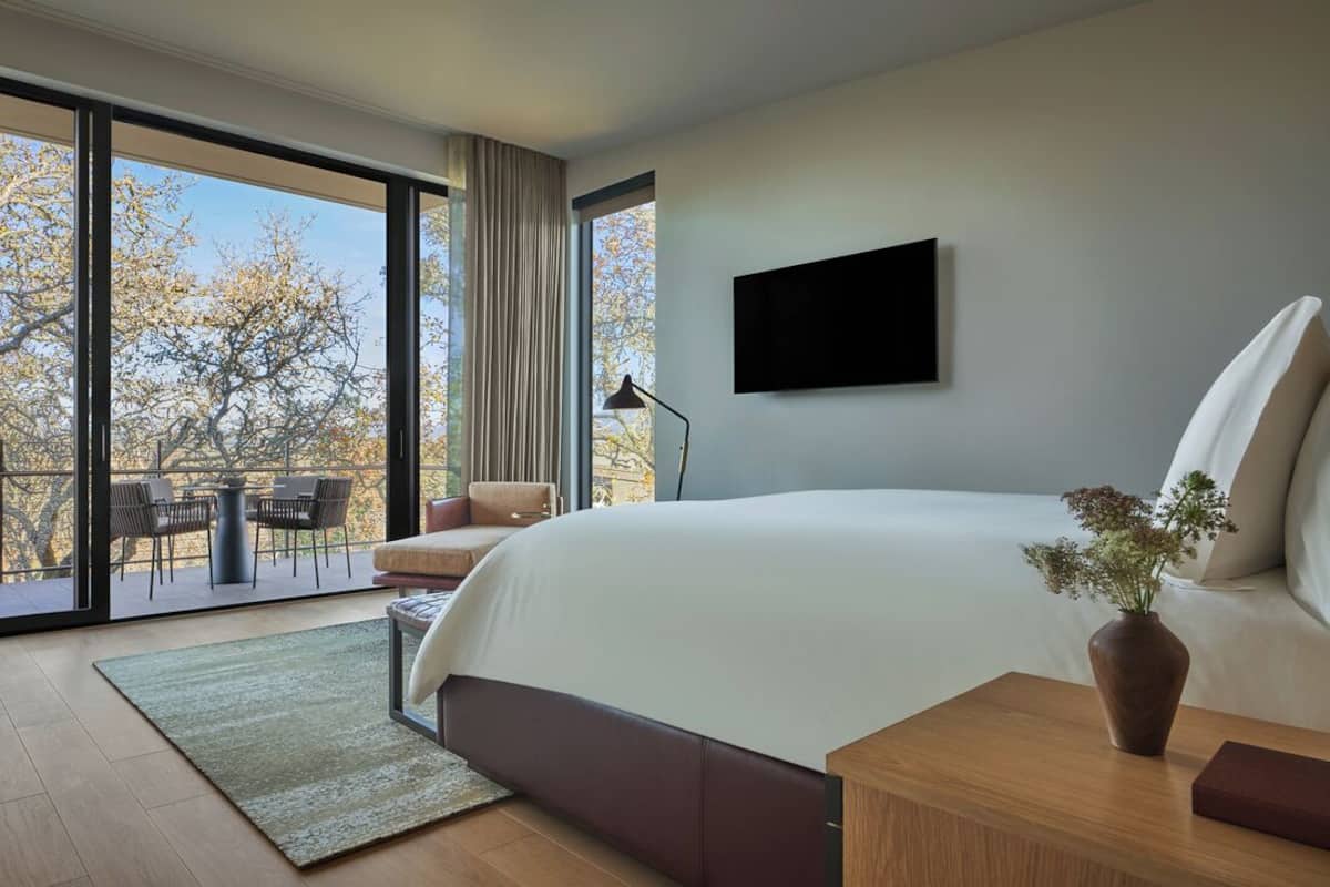 Deluxe Forest Two Bedroom Suite with Queen Queen Connector | Egyptian cotton sheets, premium bedding, minibar, in-room safe