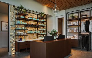 Couples treatment room(s), sauna, steam room, body treatments