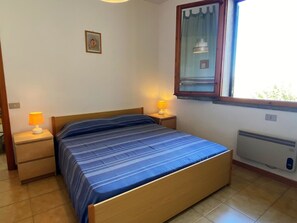1 habitación y cuna de viaje 