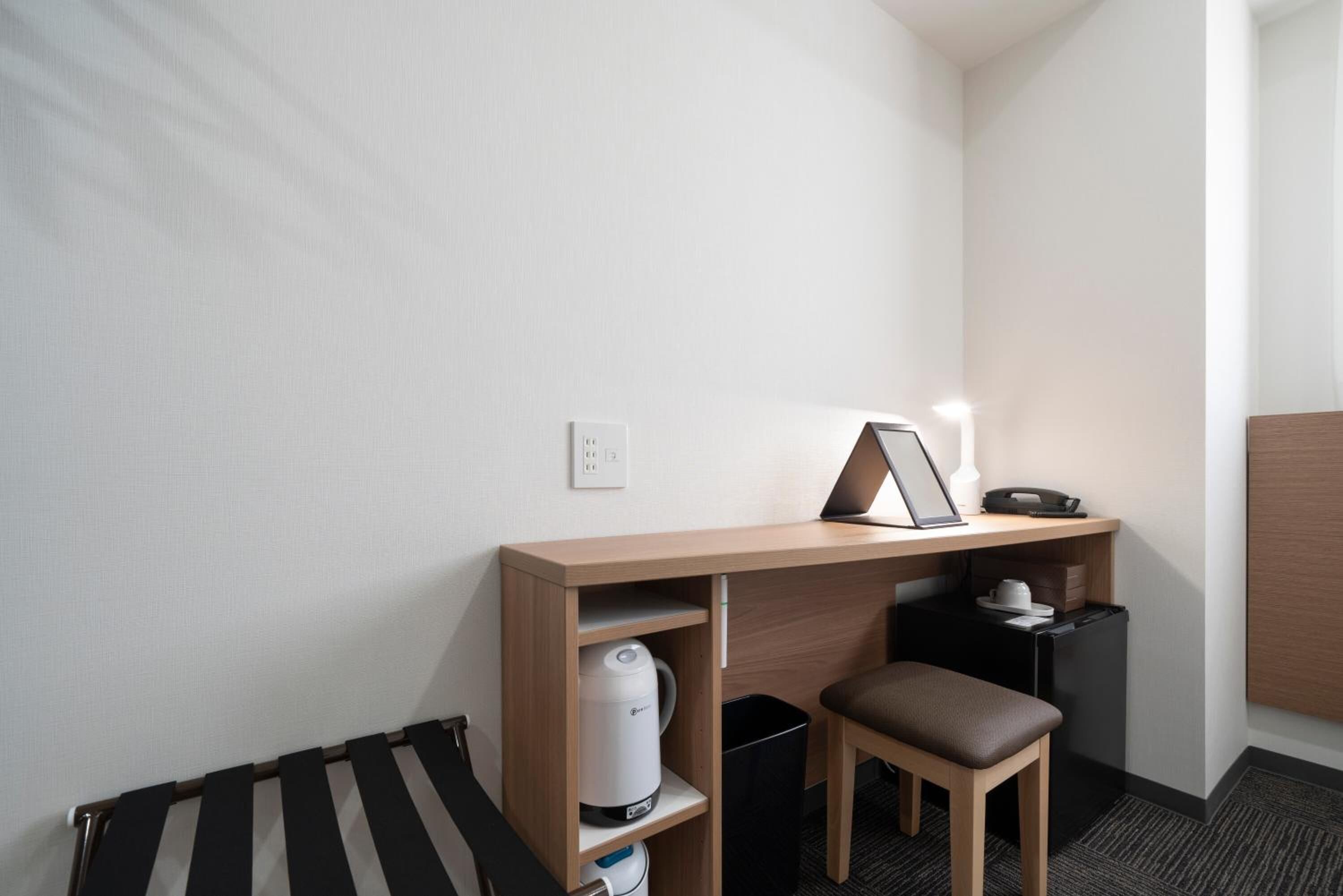 1 bedroom, down duvets, desk, free wifi