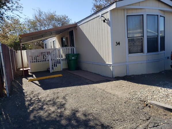 المنشأة من الخارج