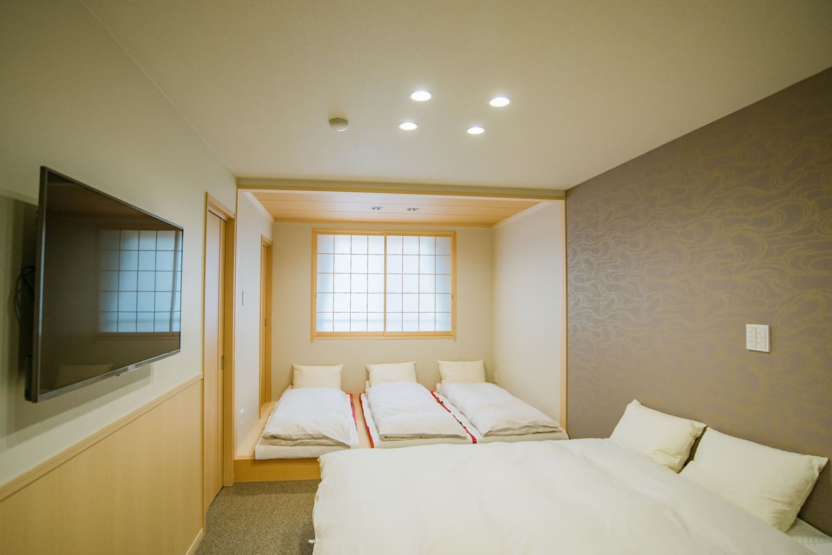 Japanese Western Style Family Room, Non Smoking | Desk, free WiFi