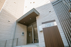 Property entrance - Tokyo Lai's House (Tokyo)