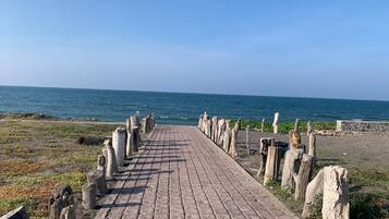靠近海滩