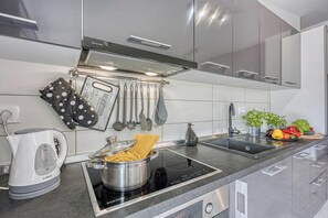 Fridge, microwave, oven, stovetop