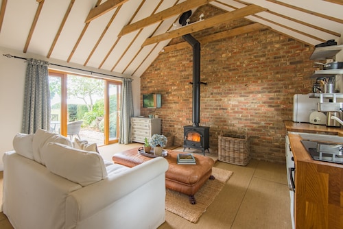 The Figgy by Bloom Stays - sleeps 2 guests in 1 bedroom