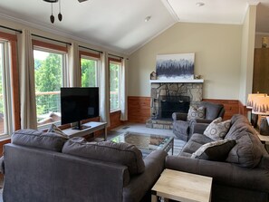Smart TV, fireplace - ⭐️AmaZinG MTN VieW Chalet⛰️! 4bed-2bath close to NP hiking🥾& Downtown G’BURG!⭐️ (Gatlinburg)